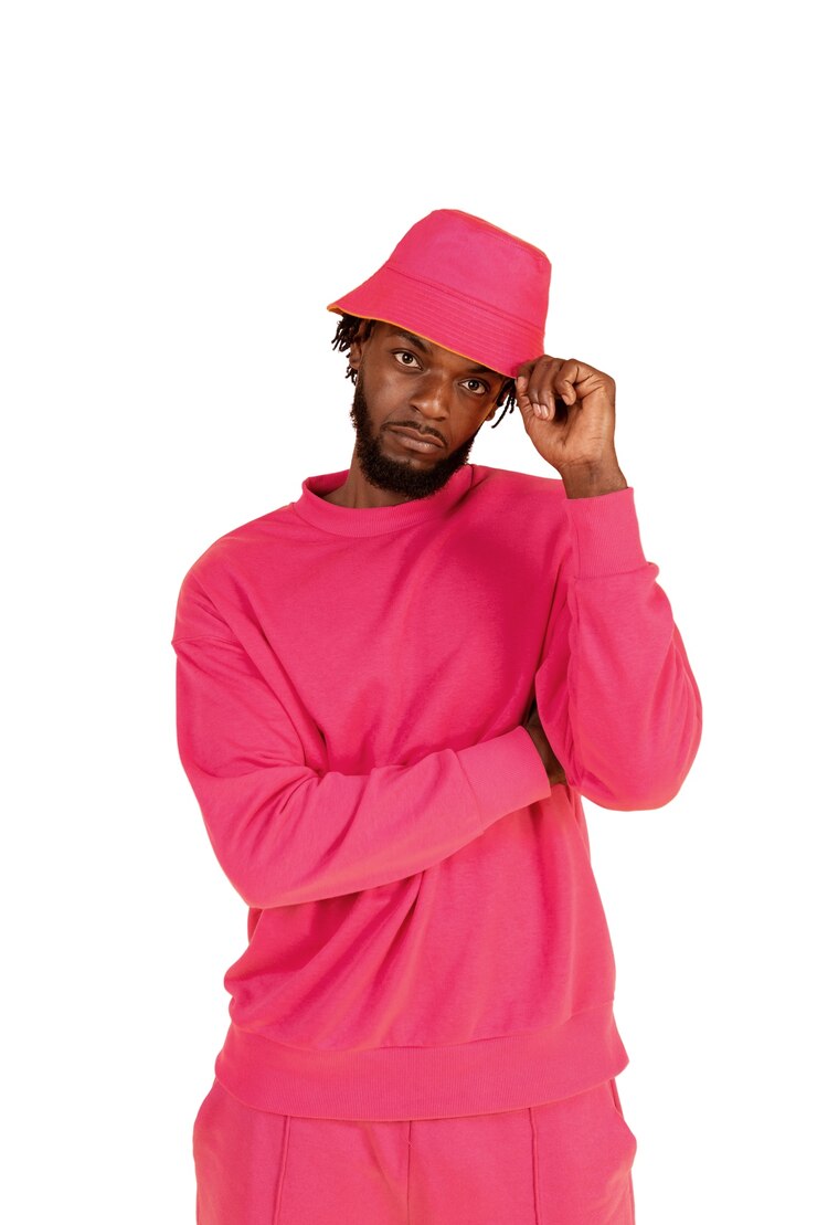 Gratis PSD portret van een man die roze draagt