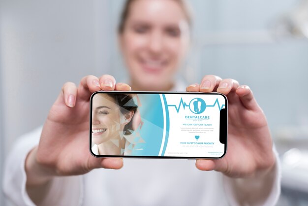 Download Mockup de dentista con tablet | Archivo PSD Gratis