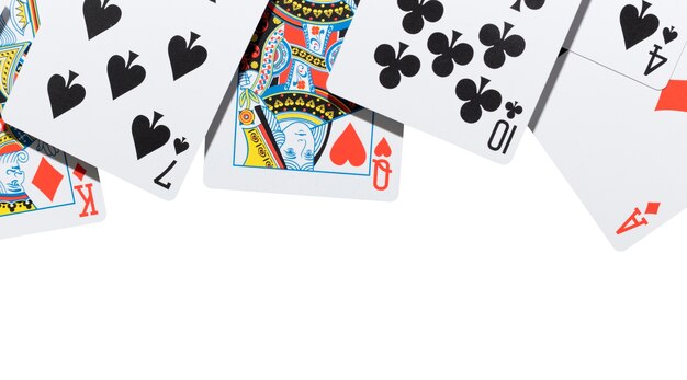 Un primer plano de las cartas