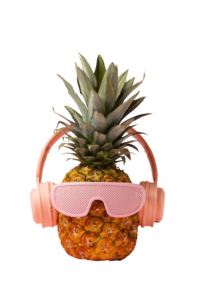 Un primer plano de la piña aislada