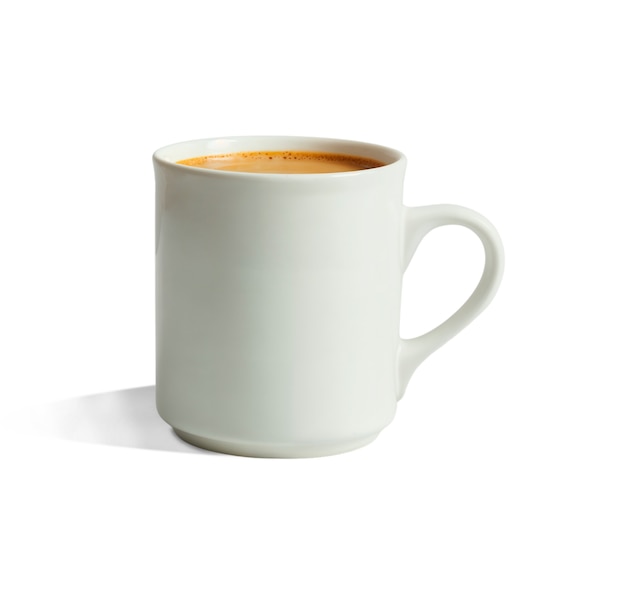 Un primer plano en una taza de café aislada