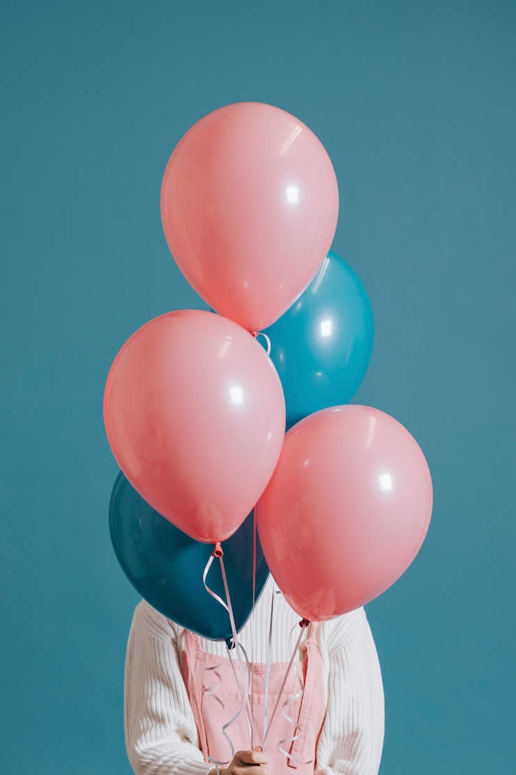 PSD gratuito ragazza coperta di ballons