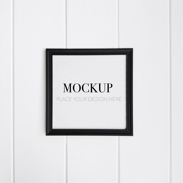 Realistisch zwart frame op witte muur voor mockup