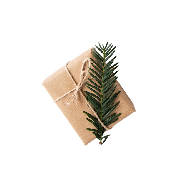 El regalo de Navidad aislado.