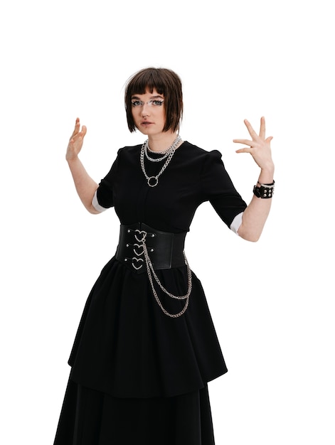 Retrato de adolescente con ropa negra en estilo gótico