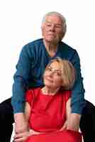 PSD gratuito retrato de estudio de amorosa pareja de ancianos
