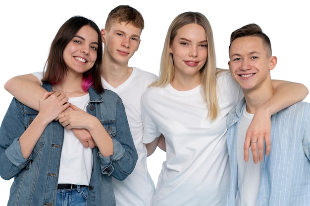 Retrato de estudio de un grupo de jóvenes adolescentes