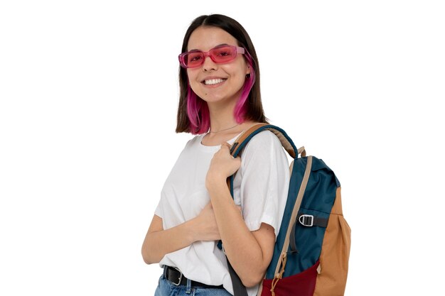 Retrato de estudio de una joven estudiante adolescente con mochila