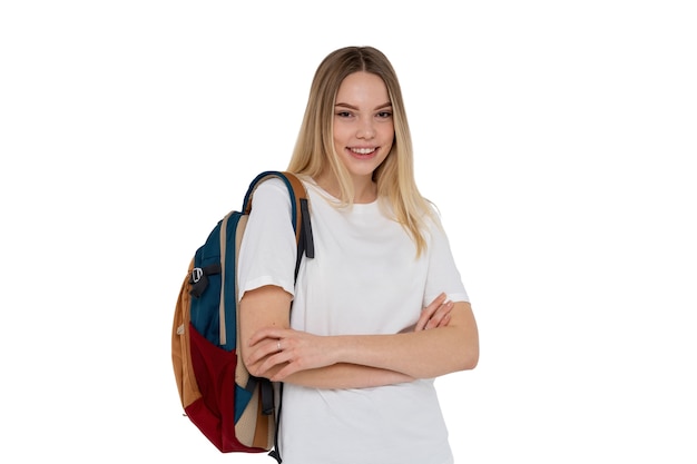 Retrato de estudio de una joven estudiante adolescente con mochila
