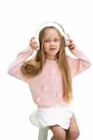 PSD gratuito retrato de estudio de niña con auriculares