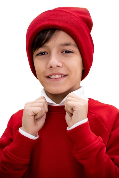 Retrato de estudio de niña con gorro rojo