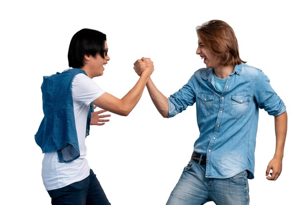 Retrato de hombres adolescentes aislados