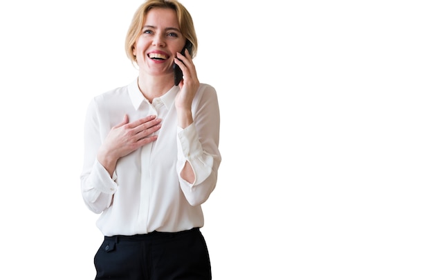 Retrato de mujer con teléfono inteligente