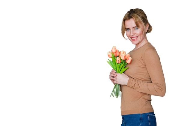 PSD gratuito retrato de mujer con tulipanes