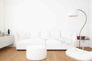 PSD gratuito sala de estar con maqueta de sofá y elementos decorativos