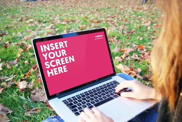 schermo del computer portatile mock up di progettazione