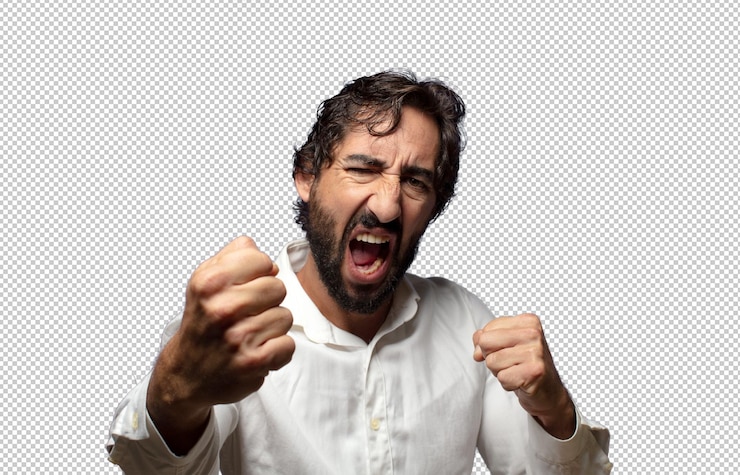 PSD gratuito sembra sicuro, arrabbiato, forte e aggressivo, con i pugni pronti a combattere in posizione di boxe.