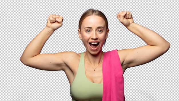 sentirse feliz satisfecho y poderoso flexionar en forma y bíceps musculosos pareciendo fuertes después del gimnasio