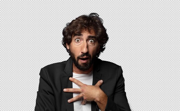 sintiéndose conmocionado asombrado y sorprendido con la mano en el pecho y la boca abierta diciendo quién soy yo