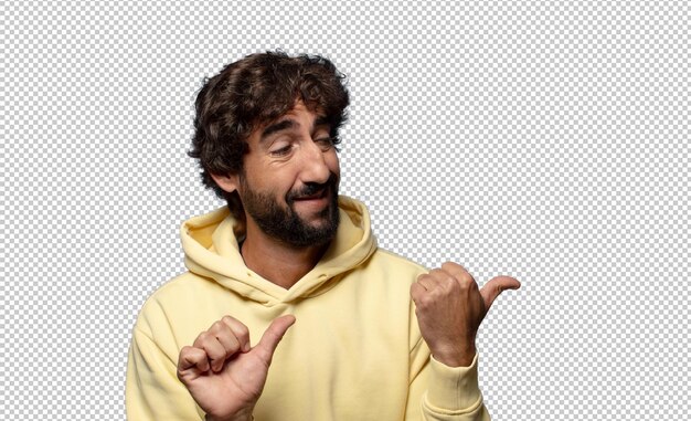 sonriendo alegremente y casualmente señalando para copiar el espacio en el lado sintiéndose feliz y satisfecho