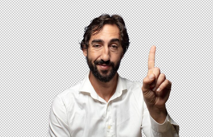 PSD gratuito sonriendo con orgullo y confianza haciendo la pose número uno sintiéndose triunfalmente como un líder