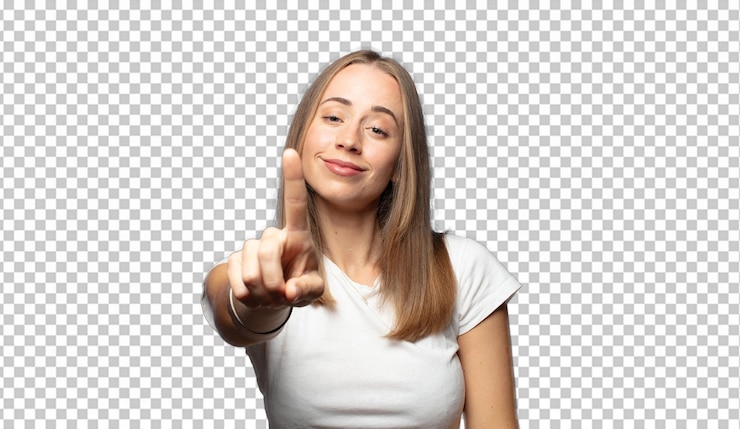 PSD gratuito sonriendo con orgullo y confianza haciendo la pose número uno sintiéndose triunfalmente como un líder