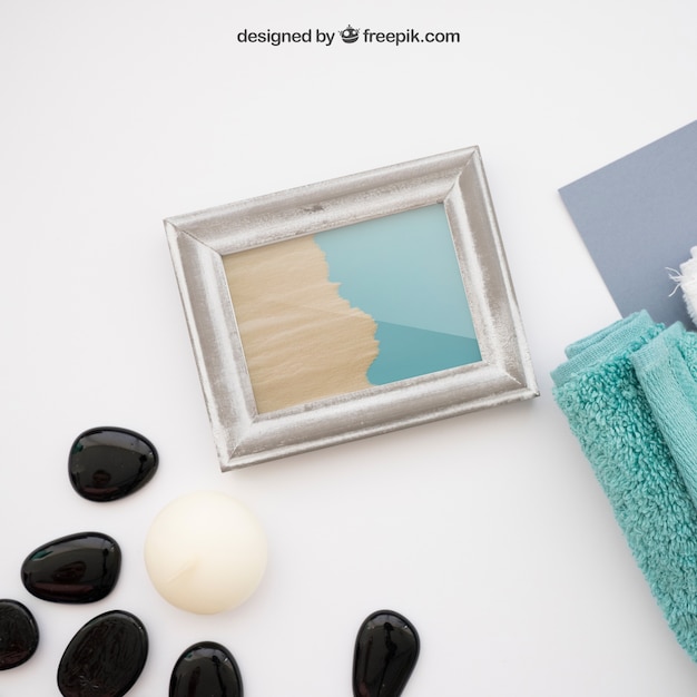 Gratis PSD spa mockup met stenen en frame