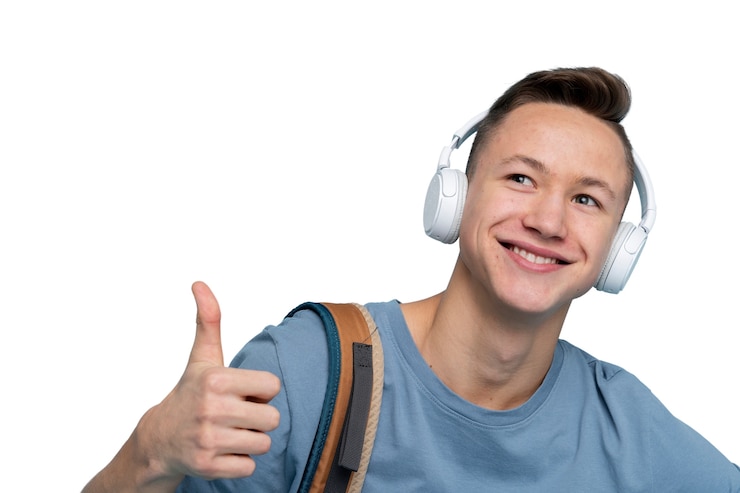 Gratis PSD studioportret van jonge tienerstudentenjongen met hoofdtelefoons