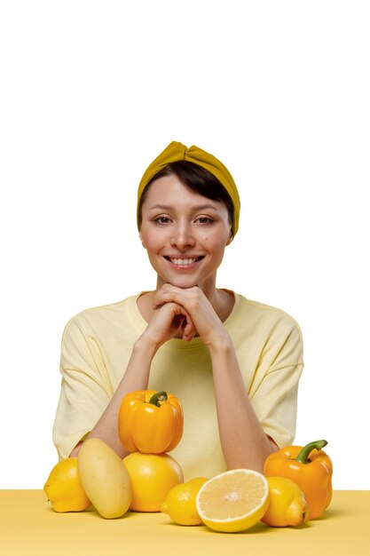 Succoso ritratto di persona in possesso di cibo