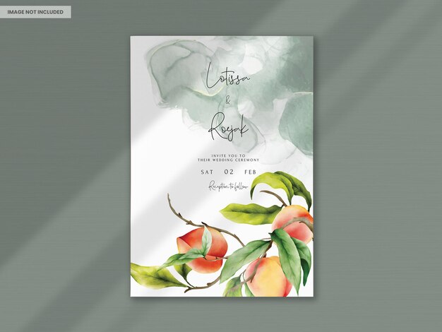 tarjeta de invitación de boda con fruta de durazno acuarela y hojas verdes dibujadas a mano