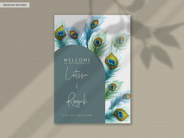 tarjeta de invitación de boda con hermosas flores y plumas de pavo real