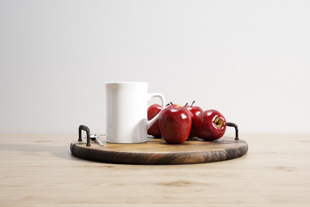 taza de cerámica y manzanas en bandeja de madera