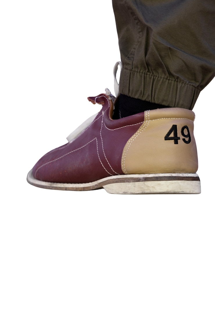 PSD Gratis view of bowling shoe on foot