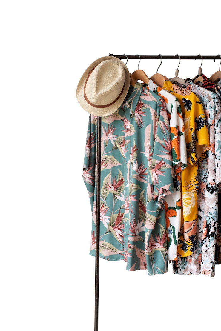 PSD Gratis view of hawaiian shirt with clothing rack