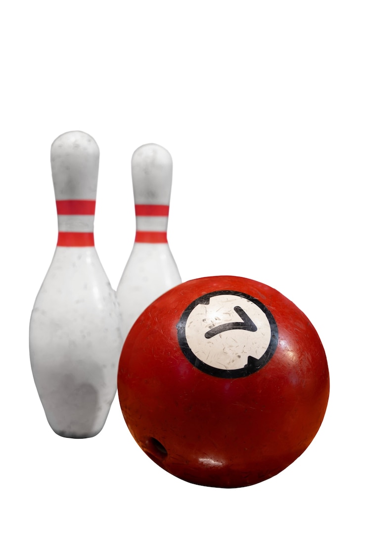 PSD gratuito vista de los alfileres y la pelota de bolos