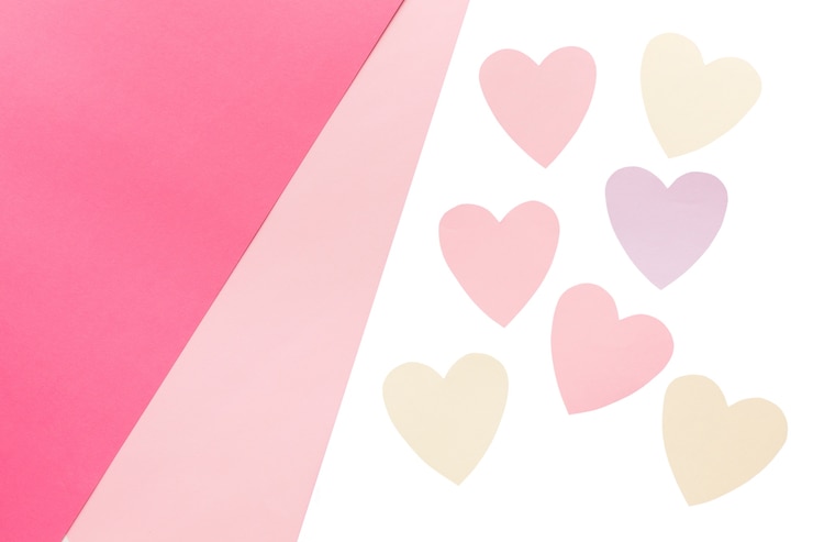PSD gratuito vista dall'alto su forme di cuore isolate