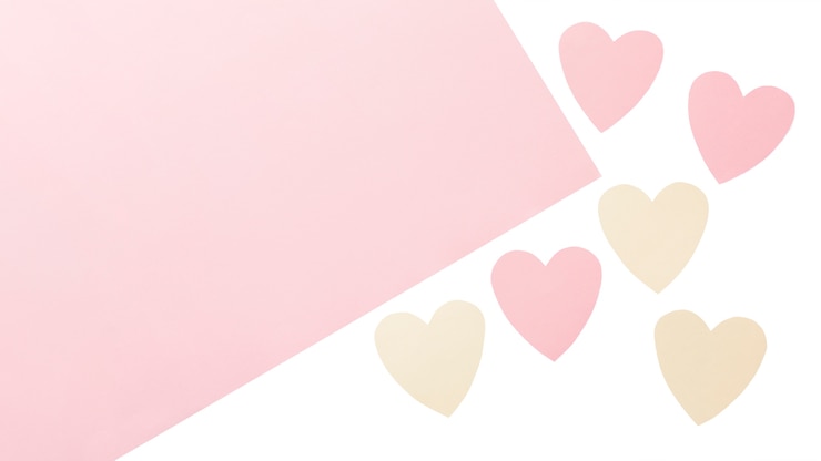 PSD gratuito vista dall'alto su forme di cuore isolate