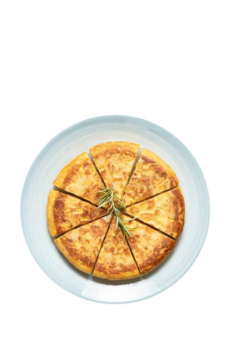 PSD gratuito vista della frittata di tradizione spagnola con uova e patate