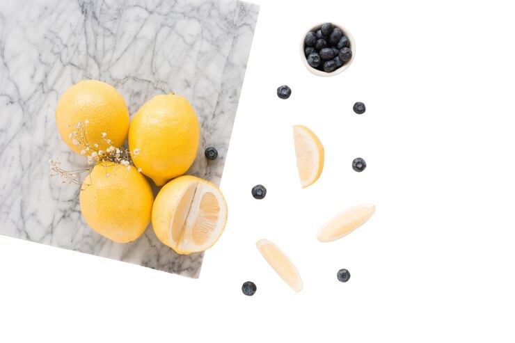 PSD gratuito vista di un mix fresco di deliziosi frutti