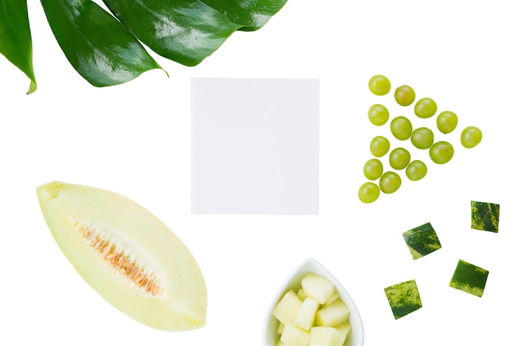 PSD gratuito vista de una mezcla fresca de deliciosas frutas
