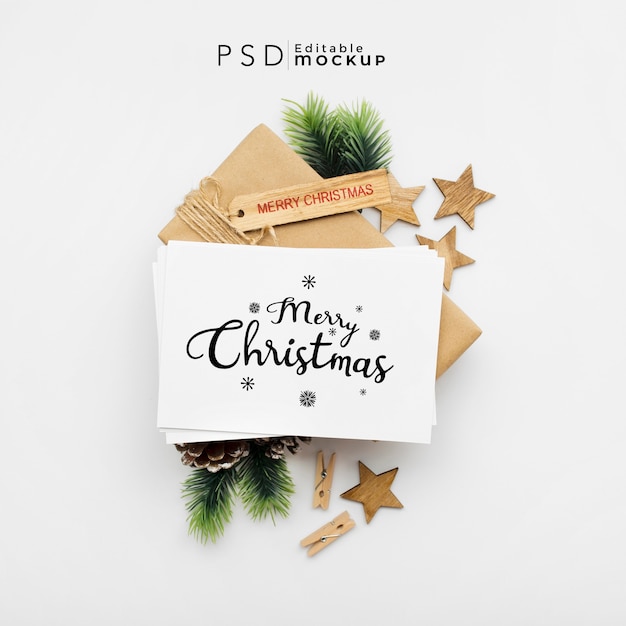 Vista superior de la composición navideña con caja de regalo PSD gratuito