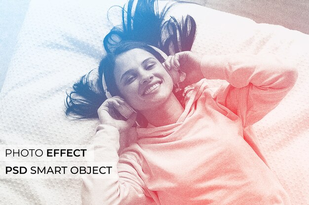 Vista superior mujer sonriente con auriculares