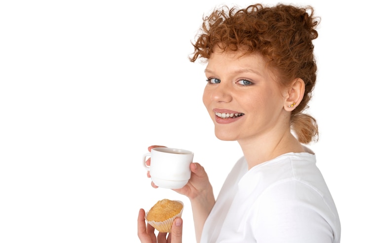 Gratis PSD vrouw met rommelig knotjeskapsel