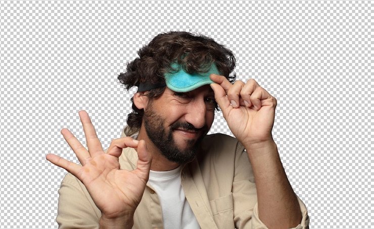 PSD Gratis young adult bearded man with a sleep mask