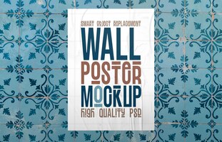 PSD gratuit affiche collée sur maquette de fond de carreaux portugais bleus