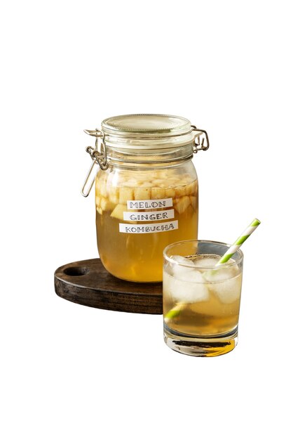 Boisson de kombucha isolée