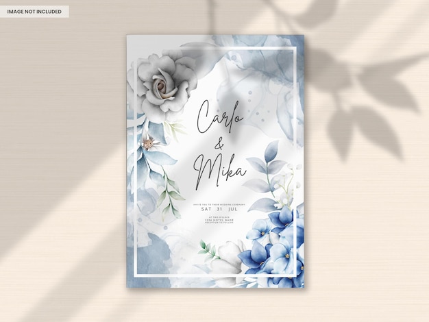 Carte D'invitation De Mariage élégante Avec Un Bel Arrangement Floral Gris Et Bleu