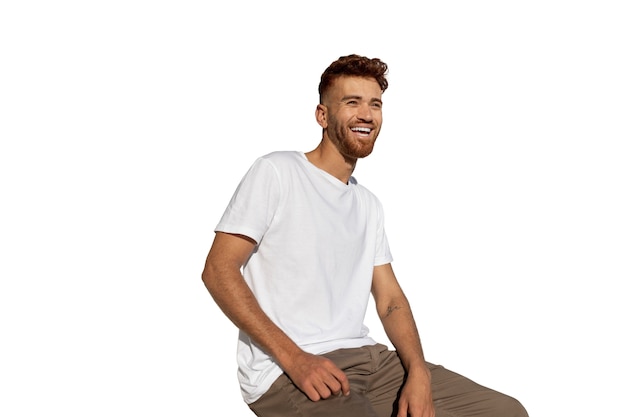Coup moyen homme avec chemise vierge
