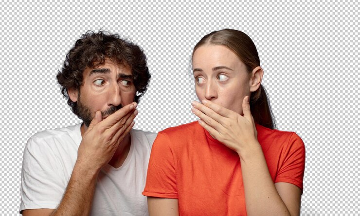 PSD gratuit couvrant la bouche avec les mains avec une expression de surprise choquée en gardant un secret ou en disant oups