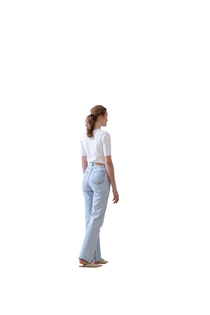 Femme adulte portant une chemise blanche